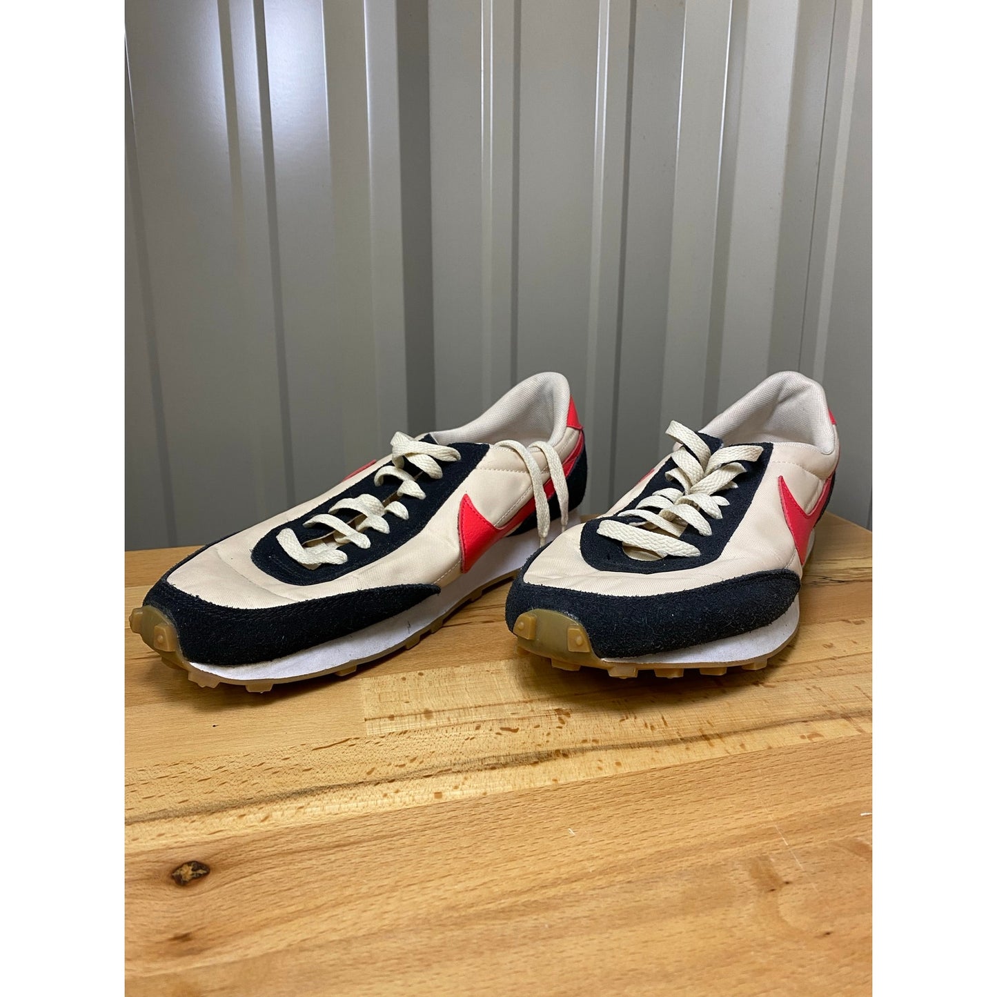 Nike Daybreak Siren Red Women's Size 10