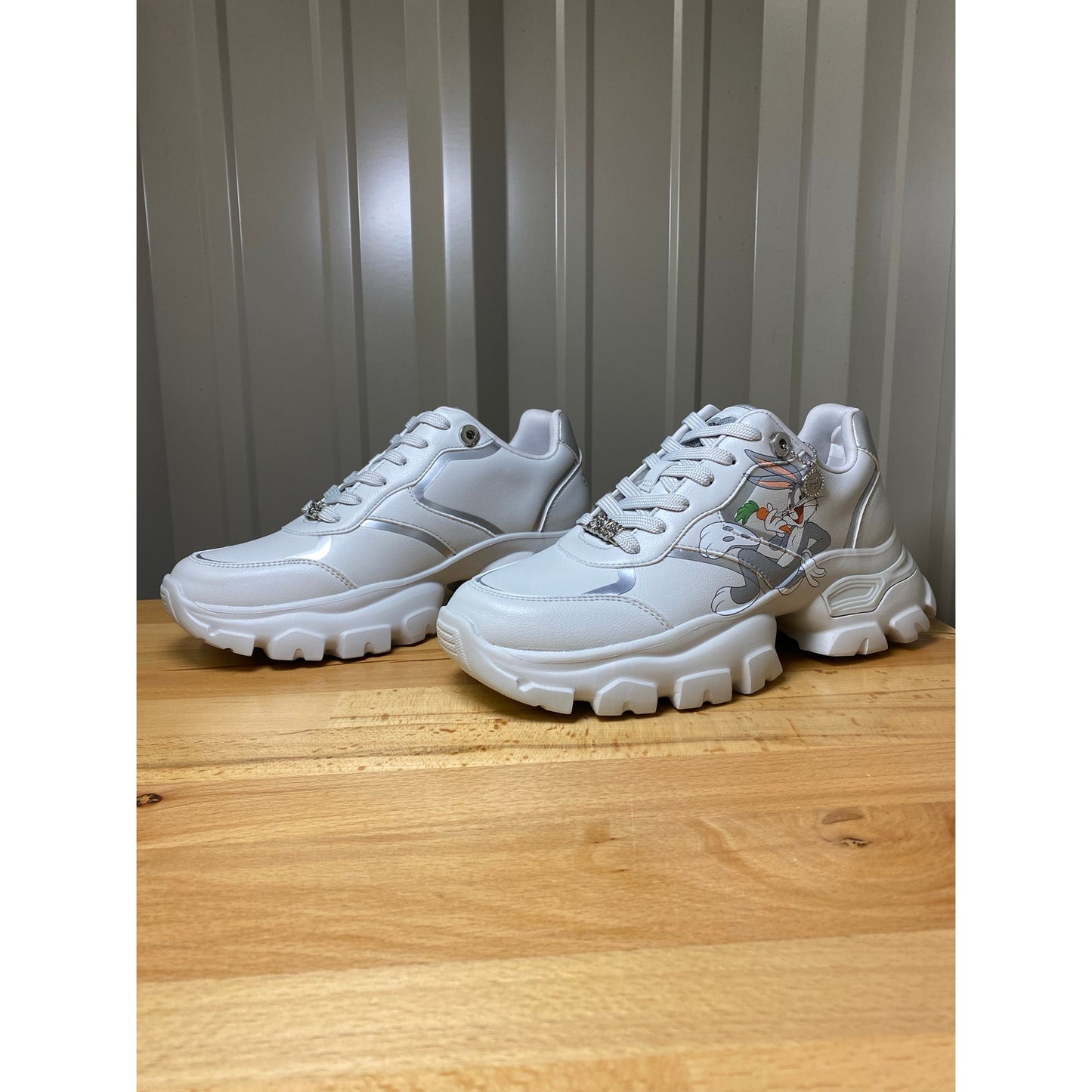 Aldo Bugs Jogger Looney Tunes Women's Size 8.5 New!